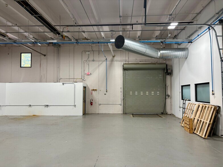 More Photos Of 23 Rainin Rd, Woburn Distribution For Lease