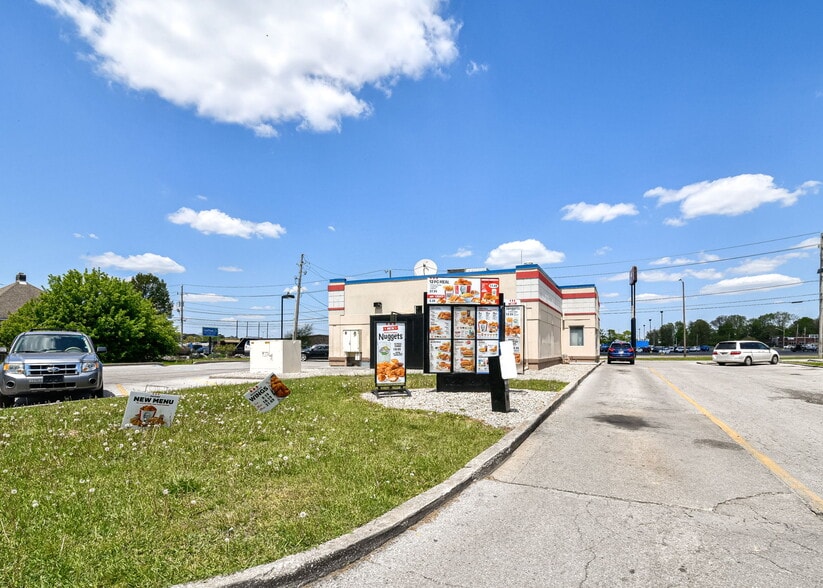 More Photos Of 903 E Hanna Ave, Indianapolis Fast Food For Sale