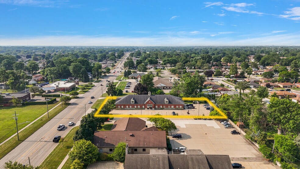 More Photos Of 30117 Schoenherr Rd, Warren Medical For Lease