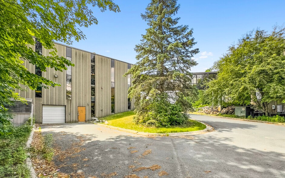 More Photos Of 1800 Pioneer Creek Ctr, Maple Plain Office For Lease