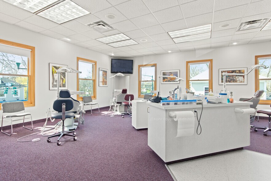 More Photos Of 64 Granville St, Gahanna Storefront Retail Office For Lease