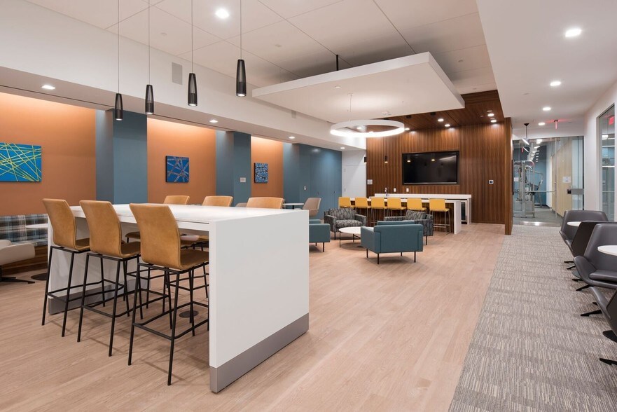 More Photos Of 3160 Fairview Park Dr, Falls Church Office For Lease