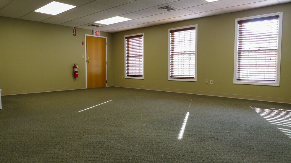More Photos Of 360 State Route 101, Bedford Medical For Lease