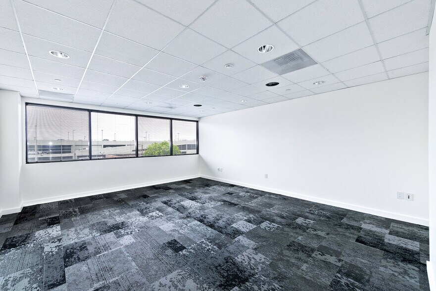 More Photos Of 1661-1669 Lincoln Blvd, Santa Monica Office For Lease