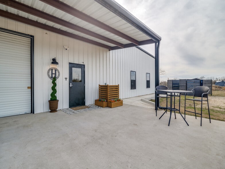 More Photos Of 1840 County Road 4309 N, Greenville Flex For Sale