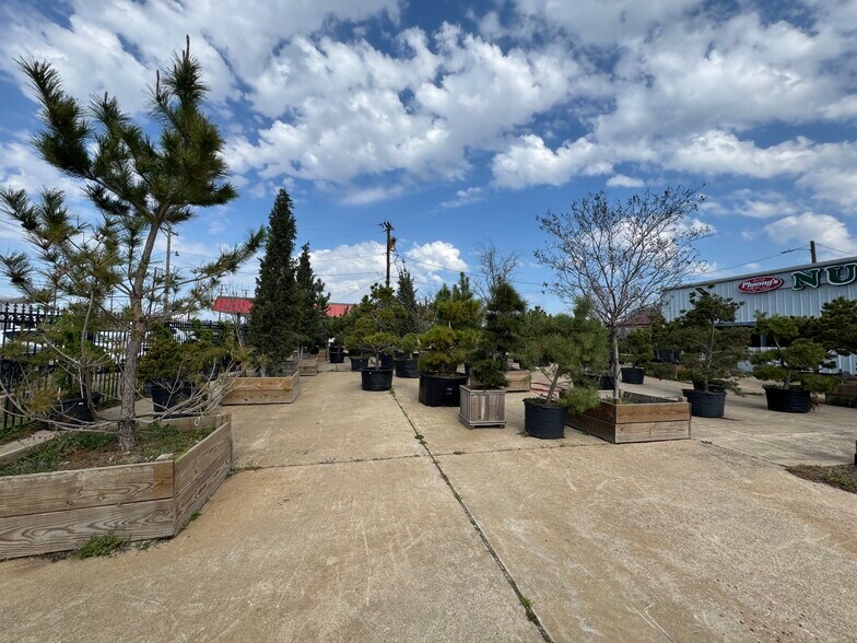 More Photos Of 4022 Broadway Blvd, Garland General Retail For Sale