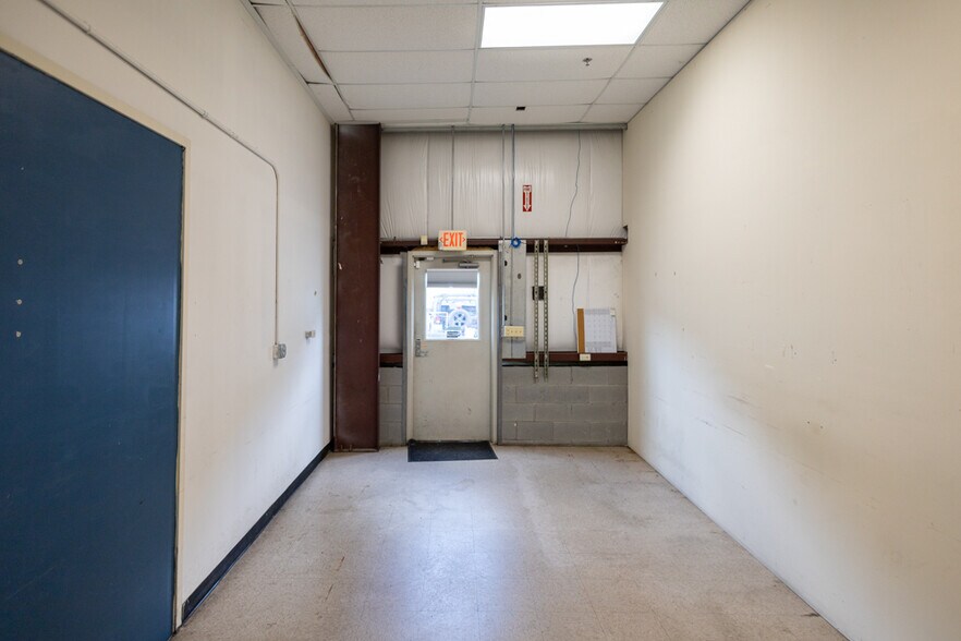 More Photos Of 7644 Southrail Rd, North Charleston Unknown For Lease