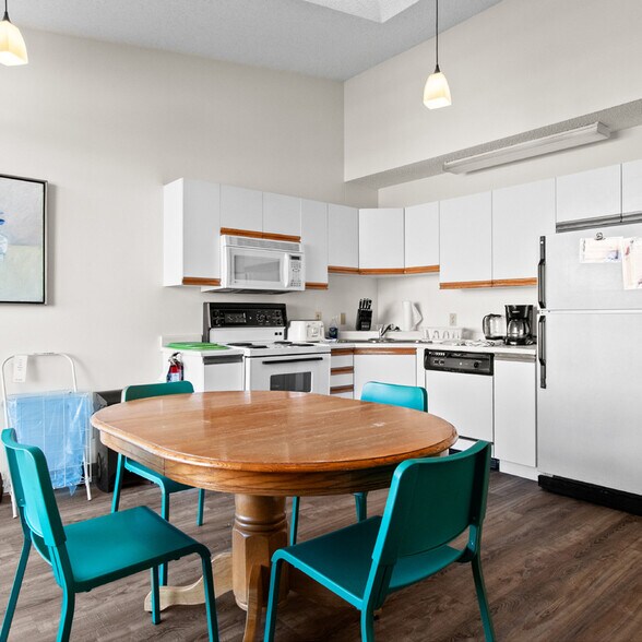 More Photos Of 2907 66th St NW, Edmonton Office For Sale