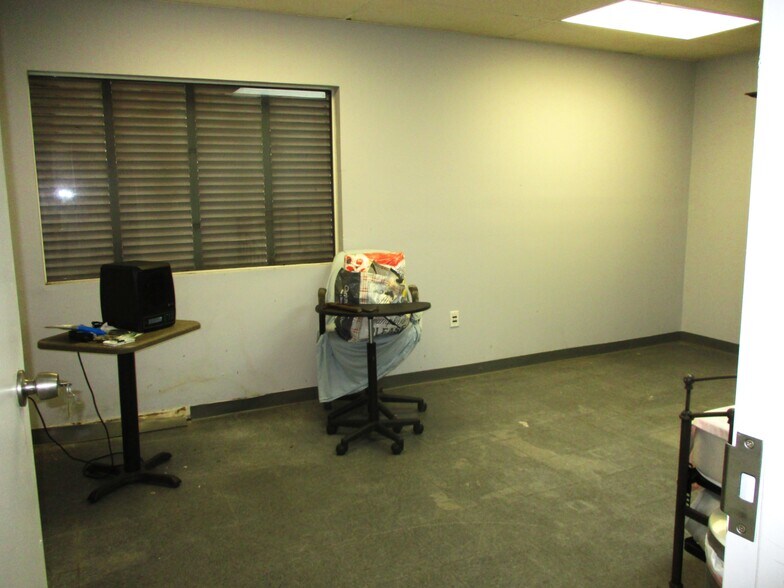 More Photos Of 20200 NW 2nd Ave, Miami Warehouse For Sale