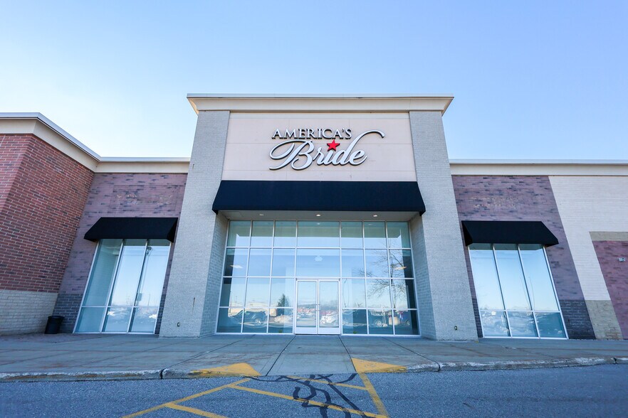 More Photos Of 3165 Alpine Ave, Grand Rapids Storefront For Lease