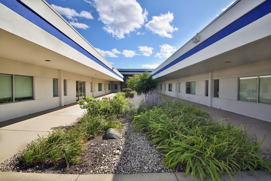 More Photos Of 1001 E Touhy Ave, Des Plaines Office For Lease