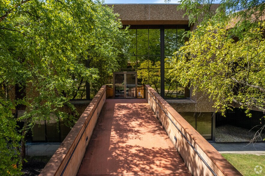 More Photos Of 6797 N High St, Worthington Unknown For Lease