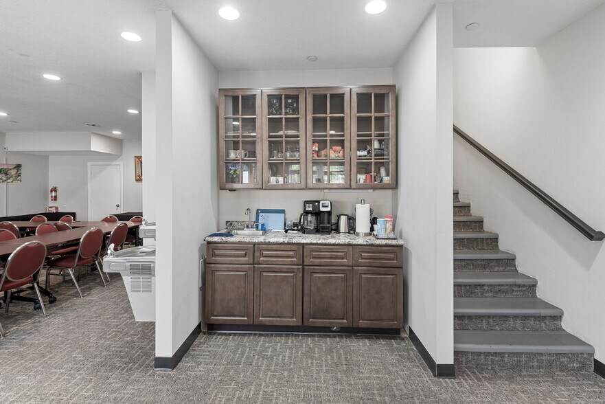 More Photos Of 1701-1713 Southcross Dr W, Burnsville Loft Creative Space For Sale