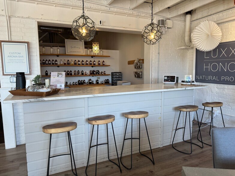 More Photos Of 201-309 W Hillgrove Ave, La Grange Storefront Retail Office For Lease
