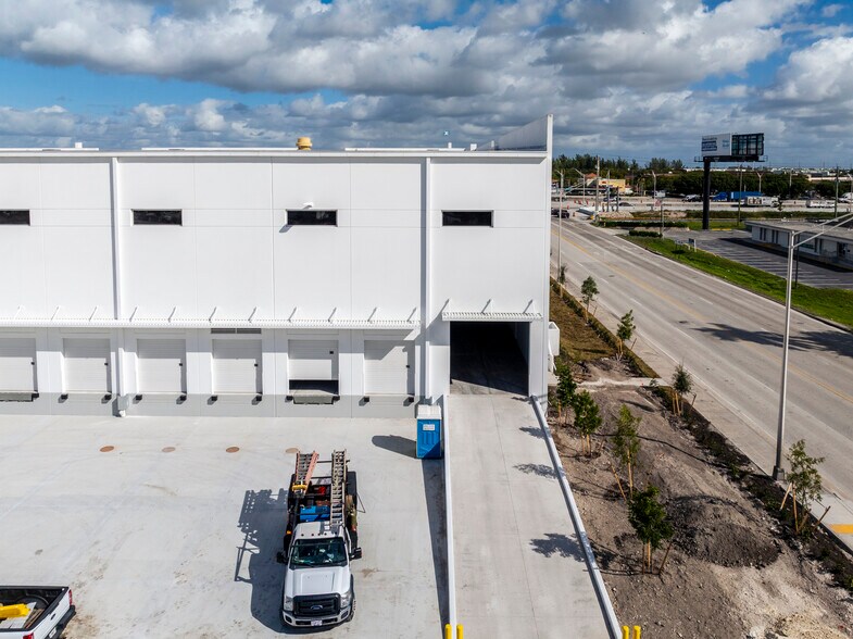 More Photos Of 10900 NW 128th Street, Medley Warehouse For Lease