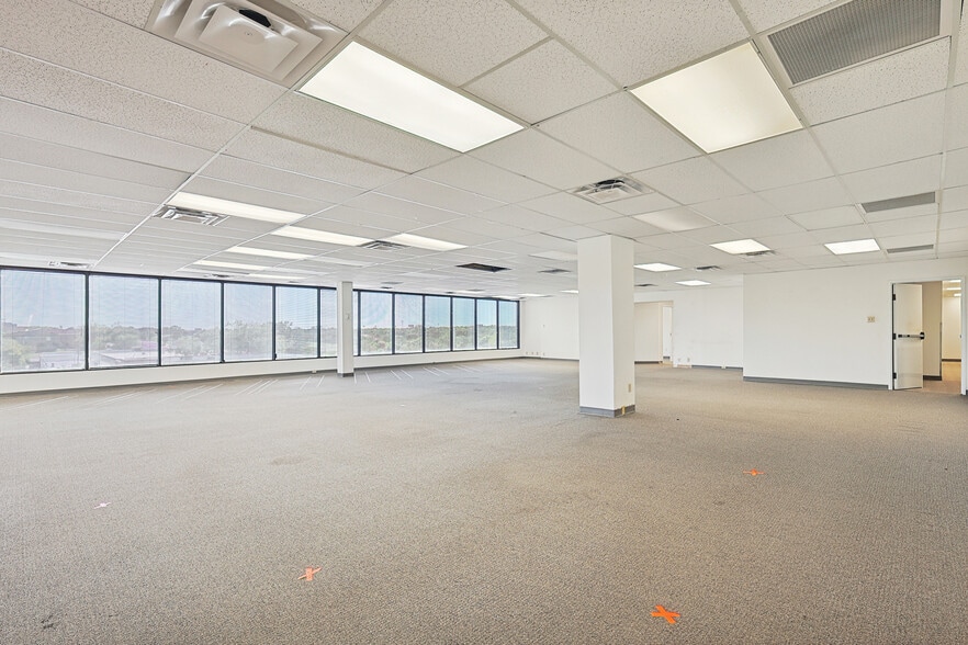 More Photos Of 2821 Lackland Rd, Fort Worth Office For Sale