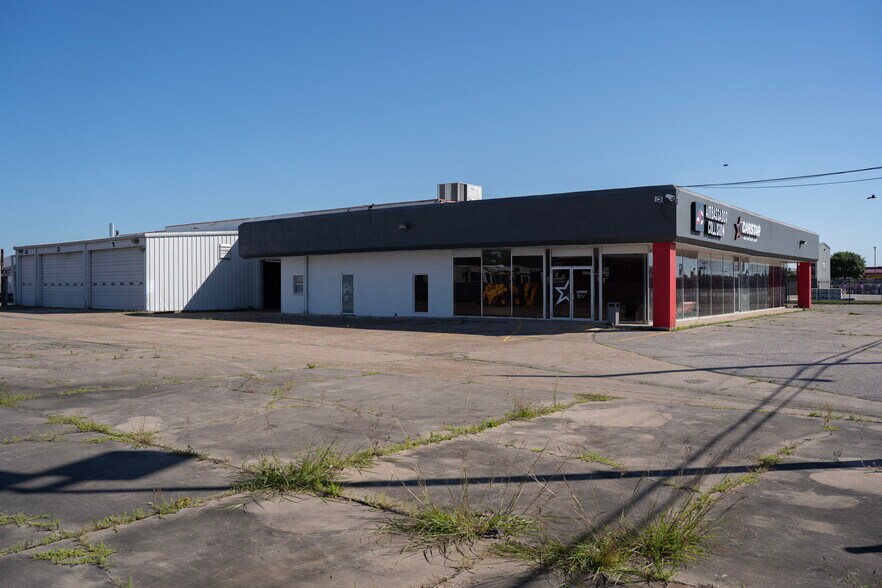 More Photos Of 4925 Avenue H, Rosenberg Warehouse For Lease