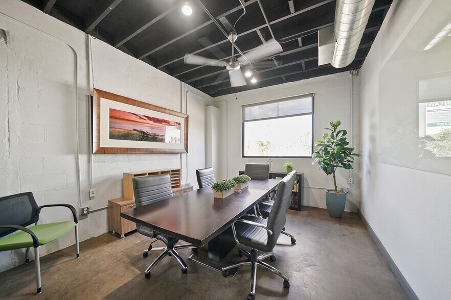 More Photos Of 4422 Navigation Blvd, Houston Office For Lease