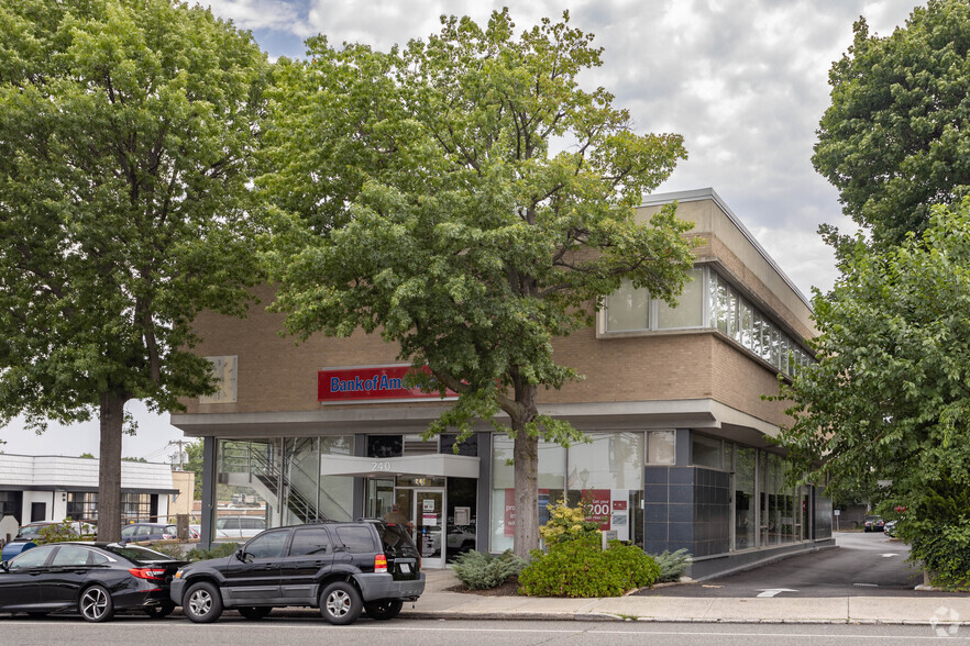 Primary Photo Of Plandome Road, Manhasset Office For Lease