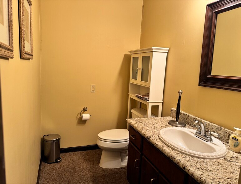 More Photos Of 151 SE Lakeshore Dr, Madison Medical For Sale