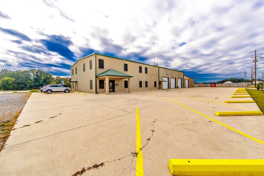 More Photos Of 1711 Dunn St, Houma Service For Lease