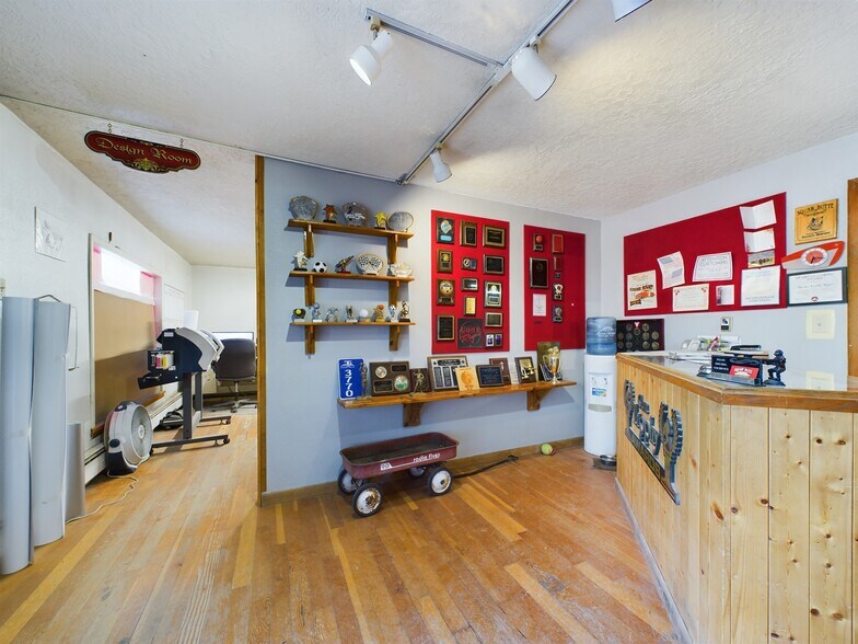 More Photos Of 615 S Washington Ave, Emmett Freestanding For Sale