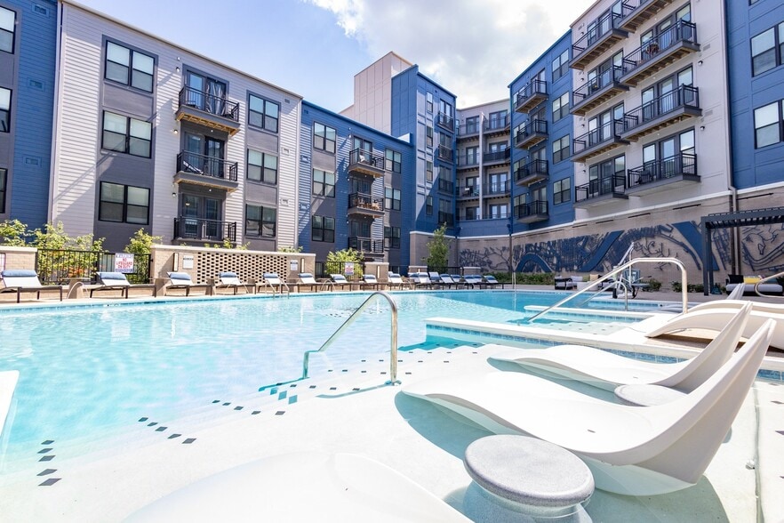 More Photos Of 2533 Woodburn Ave, Cincinnati Apartments For Lease