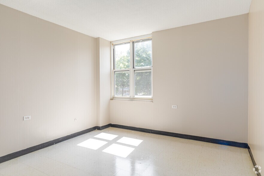 More Photos Of 489 W State St, Trenton Apartments For Lease