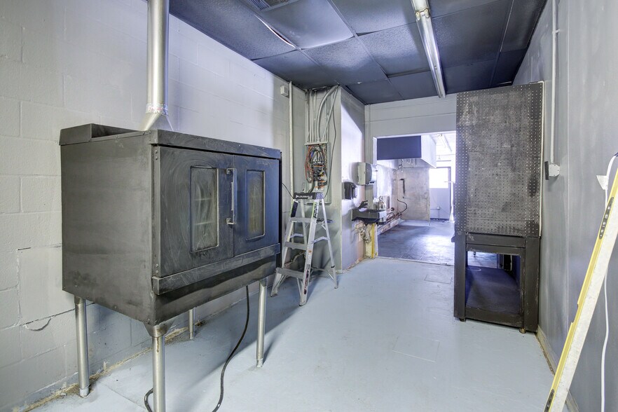 More Photos Of 1916 Cedar Dr, La Marque Restaurant For Lease