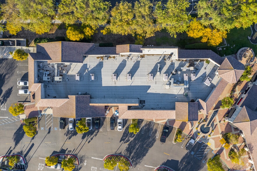 More Photos Of 10525 4S Commons Dr, San Diego Unknown For Lease