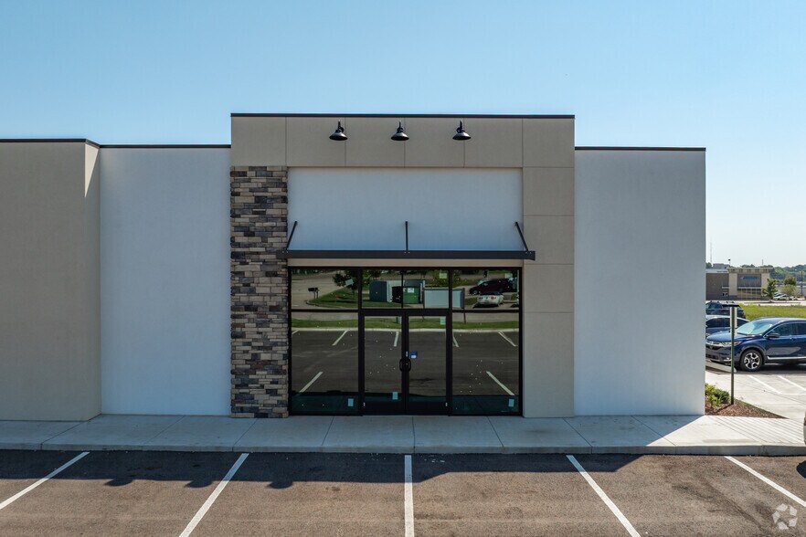 More Photos Of 1373 Union University Dr, Jackson Storefront Retail Office For Lease