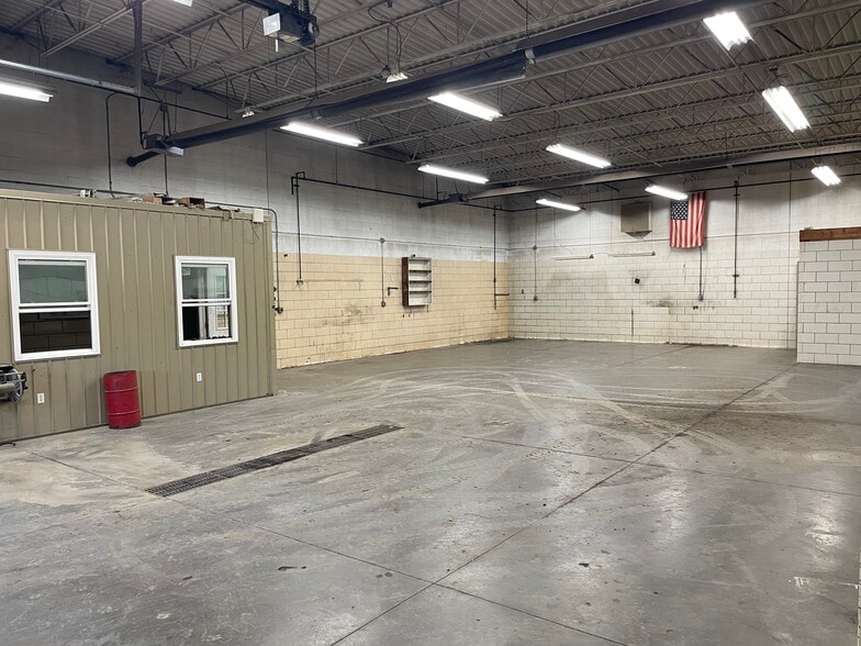 More Photos Of 1826 17th St NE, Canton Industrial For Sale