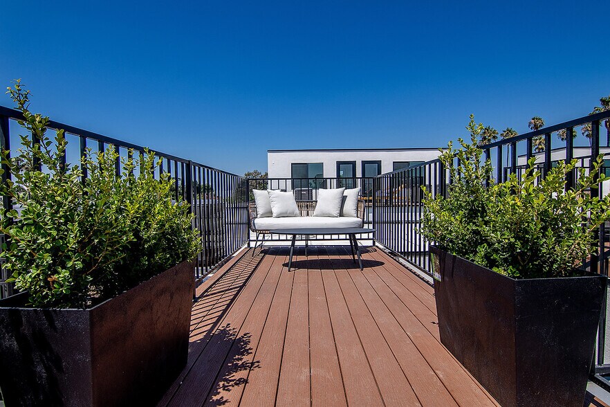 More Photos Of 811 N Harvard Blvd, Los Angeles Multifamily For Sale