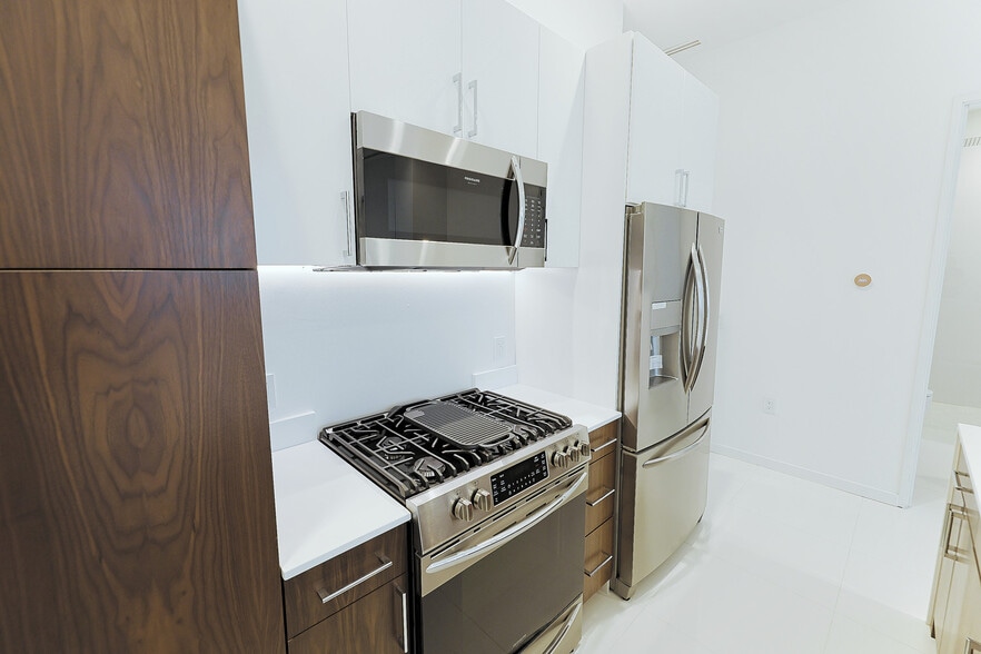 More Photos Of 400 S Old Woodward Ave, Birmingham Apartments For Sale