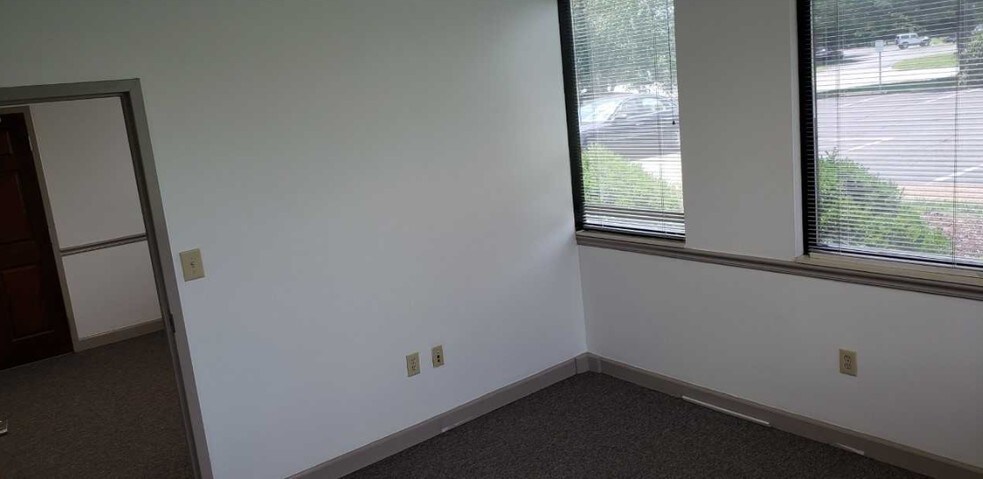 More Photos Of 1802 Williamson Ct, Brentwood Office For Lease