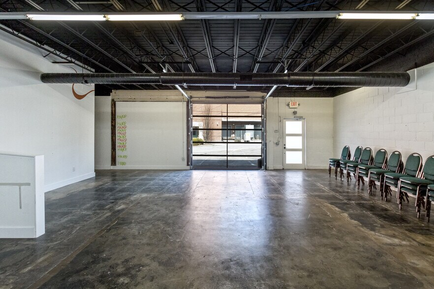 More Photos Of 46 Aston St, Asheville Light Manufacturing For Lease