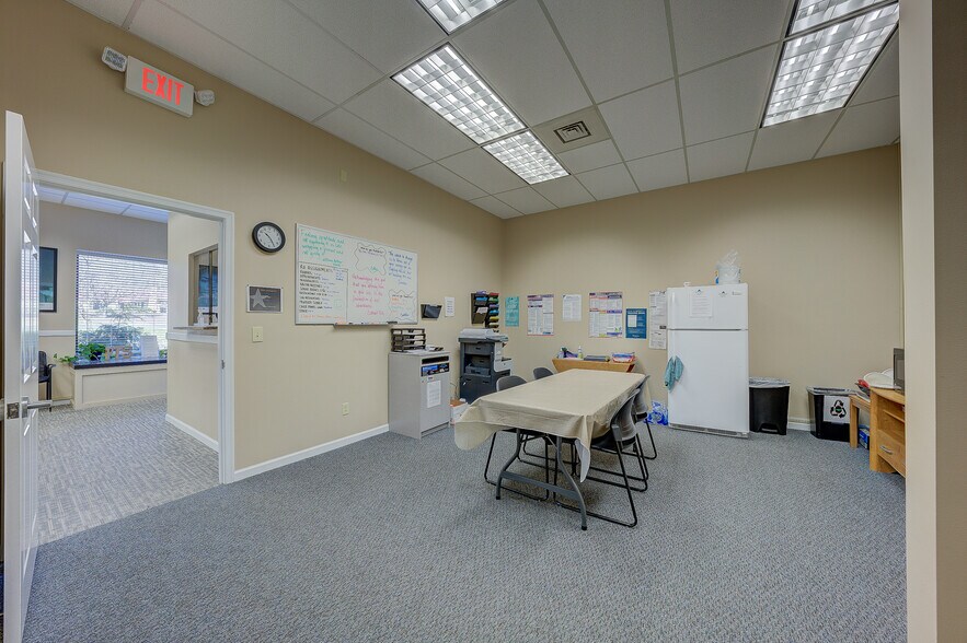 More Photos Of 5335 Peters Creek Rd, Roanoke Office For Sale