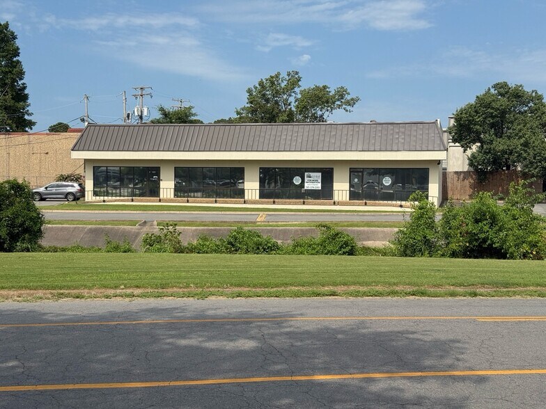 More Photos Of 1604 Merrill Dr, Little Rock Office For Lease