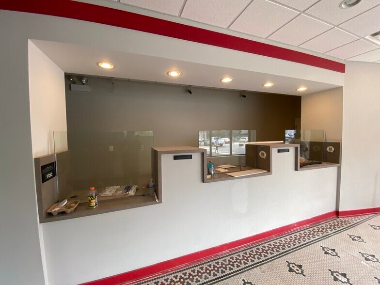 More Photos Of 5000 N Broadway St, Chicago Restaurant For Lease