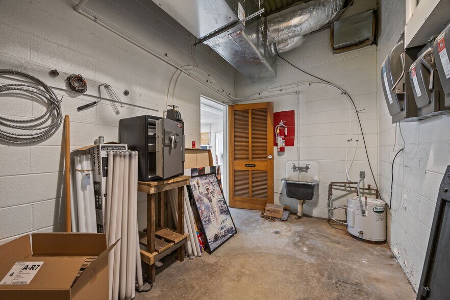 More Photos Of 201 4th St, Walnut Cove Office For Sale