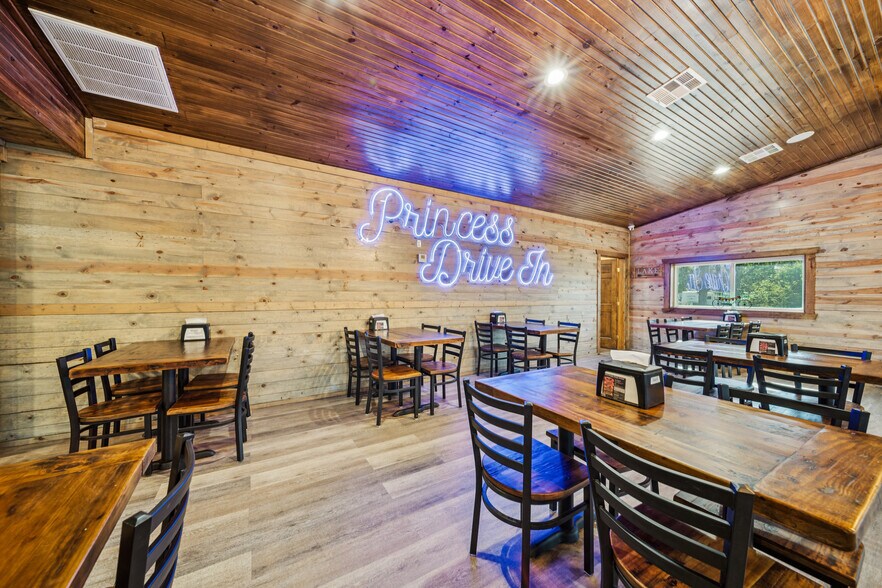 More Photos Of 29301 Hwy 82 Hwy, Park Hill Restaurant For Sale