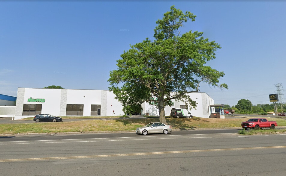 More Photos Of 75 Brainard Rd, Hartford Showroom For Lease