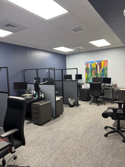 More Photos Of 109 Pheasant Run, Newtown Manufacturing For Sale