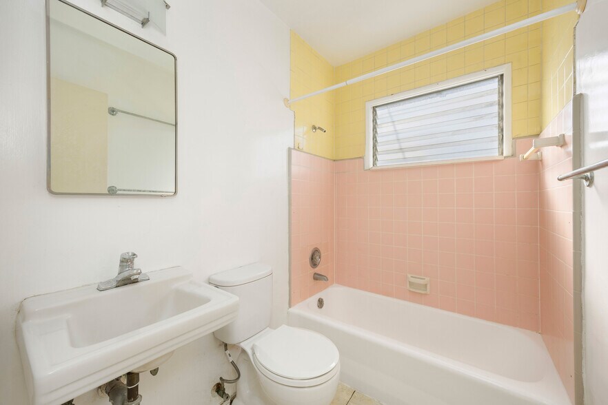 More Photos Of 2922 2nd St, Santa Monica Apartments For Sale