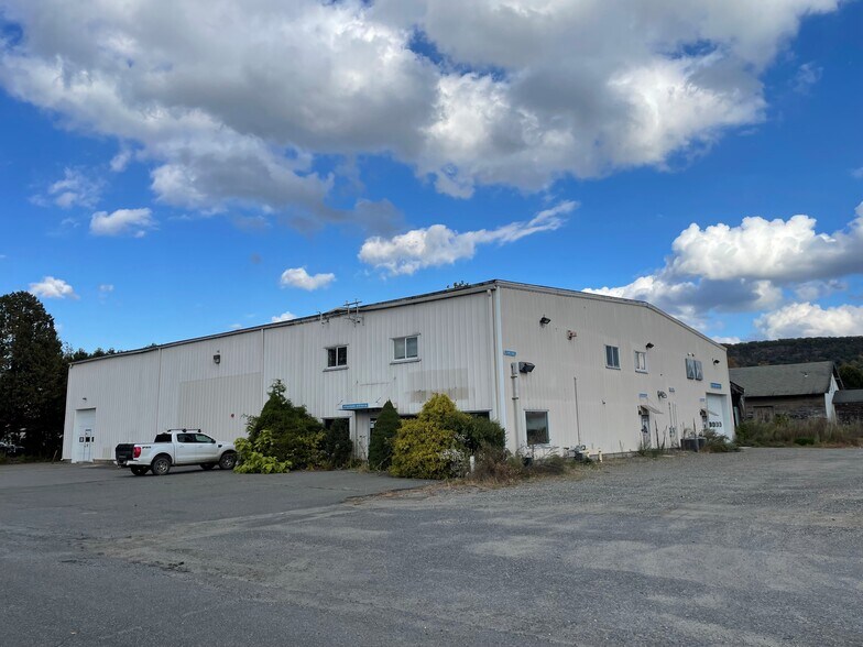 More Photos Of 6 North St, South Deerfield Light Distribution For Sale