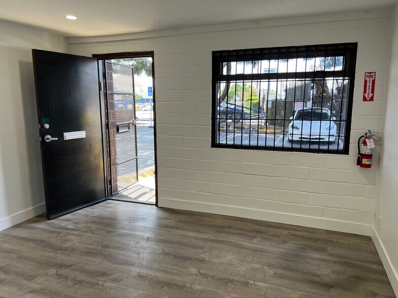 More Photos Of 7411 Laurel Canyon Blvd, North Hollywood Warehouse For Lease