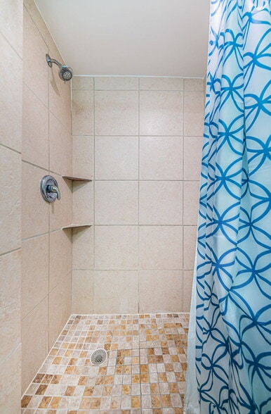 More Photos Of 12100 Gulf Blvd, Treasure Island Hotel For Sale