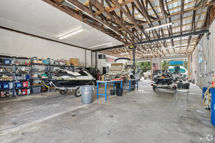 More Photos Of 400-420 Victoria Rd, Woodstock Storefront For Sale