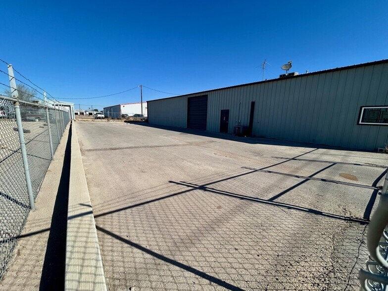 More Photos Of 1902 W Florida Ave, Midland Warehouse For Lease