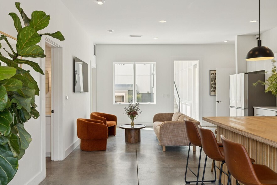 More Photos Of 2517 White Ave, Nashville Office Residential For Sale